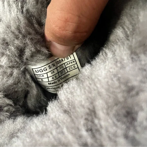 UGG Ugg Bailey Bow
Bling Flat Boot Sparkly Gray Boots Size 6 - Picture 8 of 15